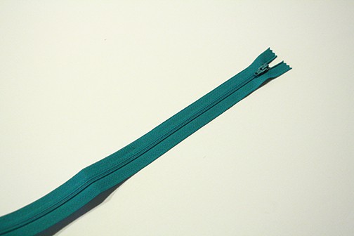 Simple Zipper Pencil Case Tutorial | littleredwindow.com | A simplified, easy tutorial to make a cute zippered pencil case!