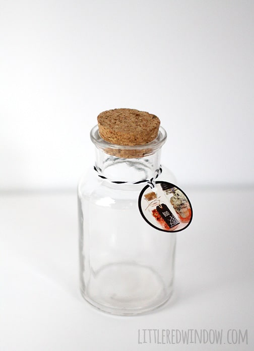 DIY Lace Button Jar, cute storage for all your extra buttons! | littleredwindow.com