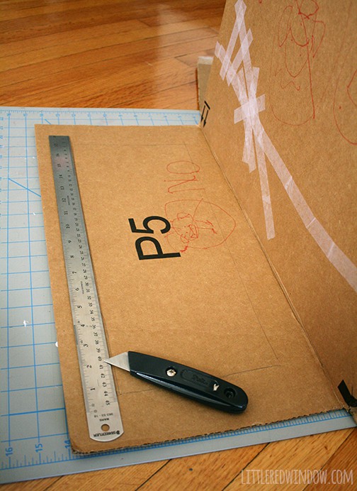 box flap with ruler and knife