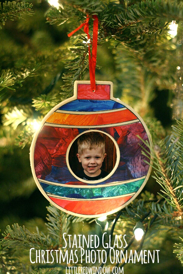 Stained Glass Christmas Photo Ornament | littleredwindow.com |This is a fun project to do with your kids and makes a great gift!