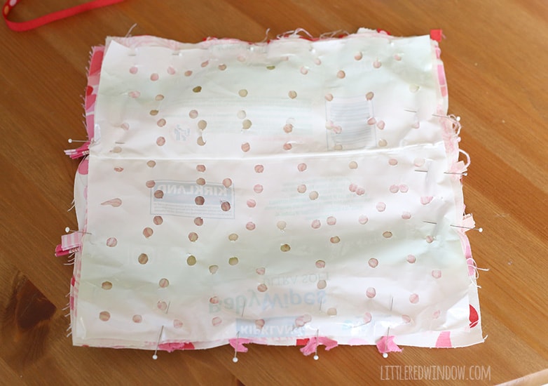 My baby LOVES this cute DIY tag blanket, it even makes a crinkly sound! | littleredwindow.com