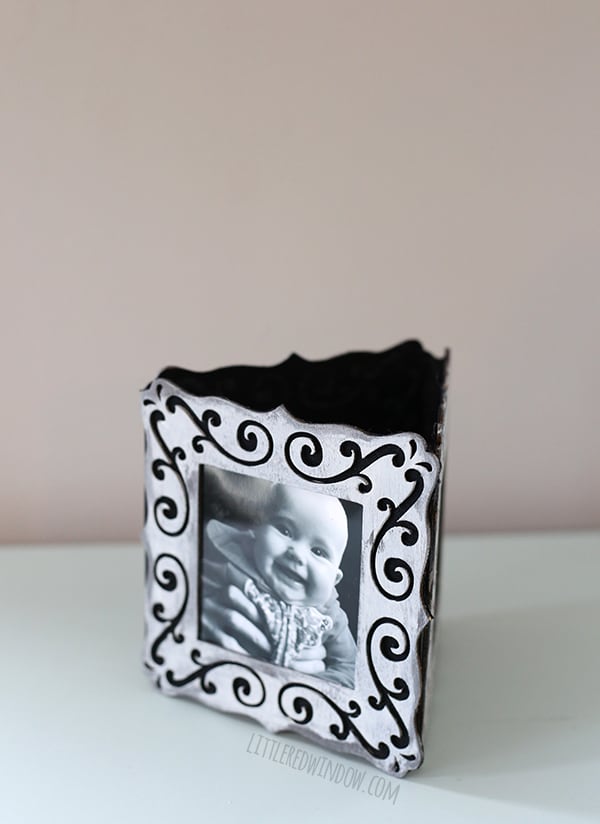 Make your own adorable folding picture frame to display your favorite snapshots! | littleredwindow.com