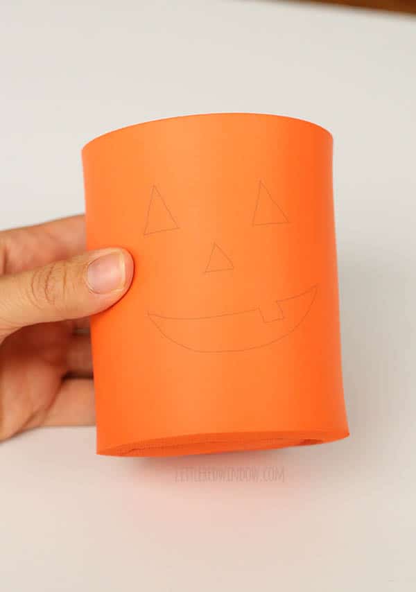 DIY Jack-O'-Lantern can cozy perfect for Halloween! And it's super quick to make! | littleredwindow.com