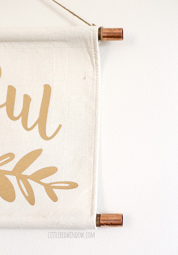 Turn a dollar store placemat into this Simple Thanksgiving Wall Hanging! | littleredwindow.com
