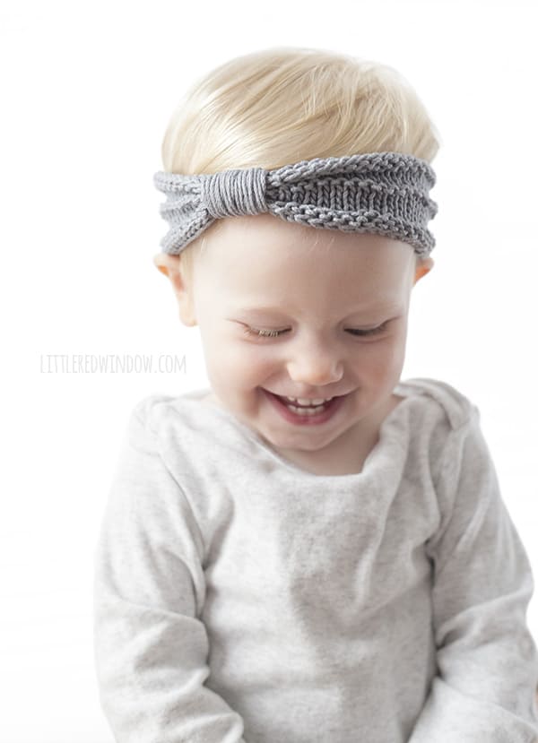Sweet Baby Headband Knitting Pattern for babies, newborns and toddlers! | littleredwindow.com