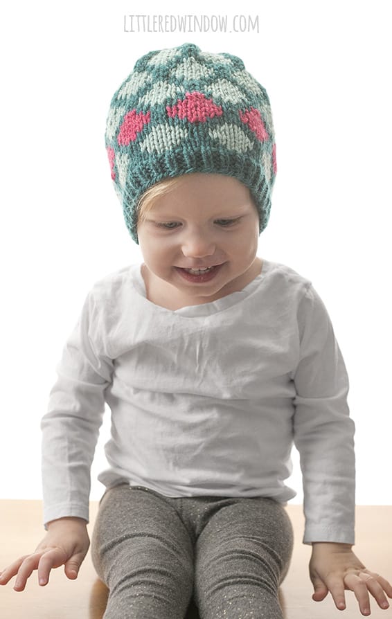 Contrast Diamond Hat Knitting Pattern for newborns, babies and toddlers! | littleredwindow.com