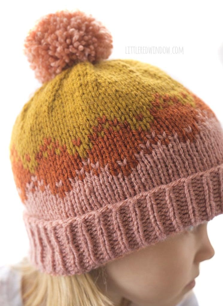 closeup of knit pattern on autumn fade hat knitting pattern